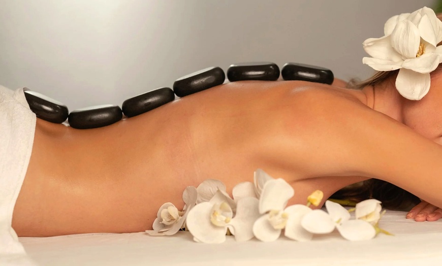 Image 3: Van top tot teen lekker in je vel: massage enkel of duo of voetspa