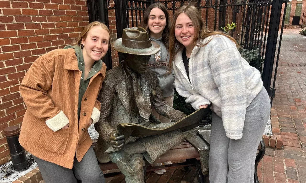 Self-Guided City Scavenger Hunt Adventure for Up to Four Teams