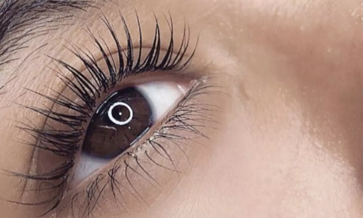 Regard sublimé : réhaussement de cils avec ou sans teinture