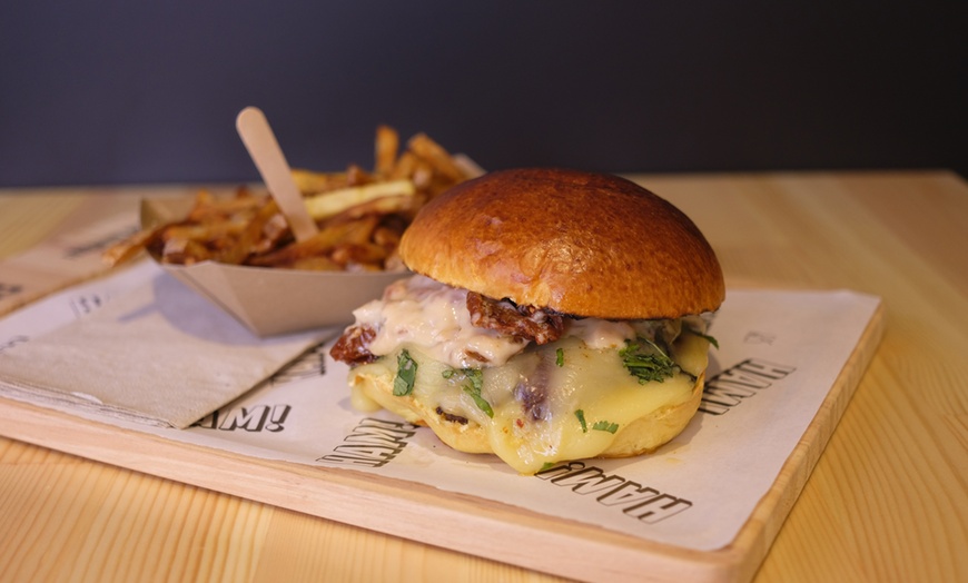 Image 5: Hamburguesas y entrantes para 2 o 4 personas 