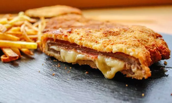 Menú de cachopo para 2 en Casa Miguel