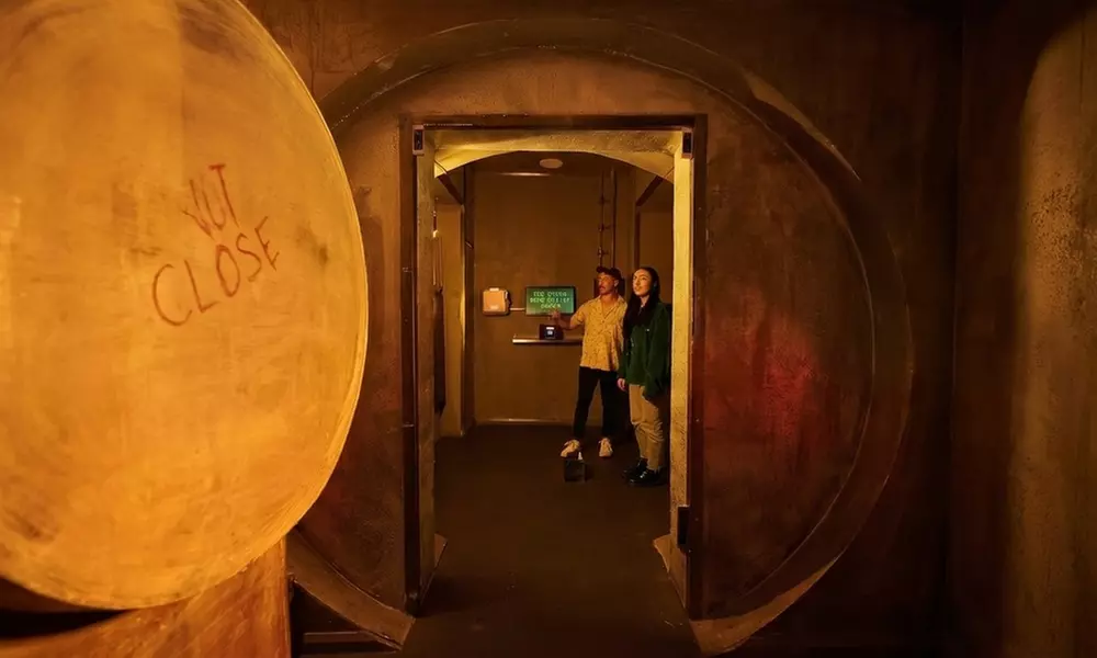 60-Minute Escape Room Adventures with Multiple Themed Challenges