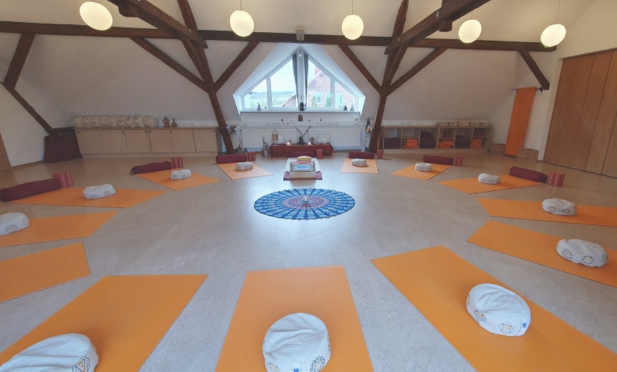 Image 3: 1 oder 2 Yoga-Stunden für 1 - 3 Personen