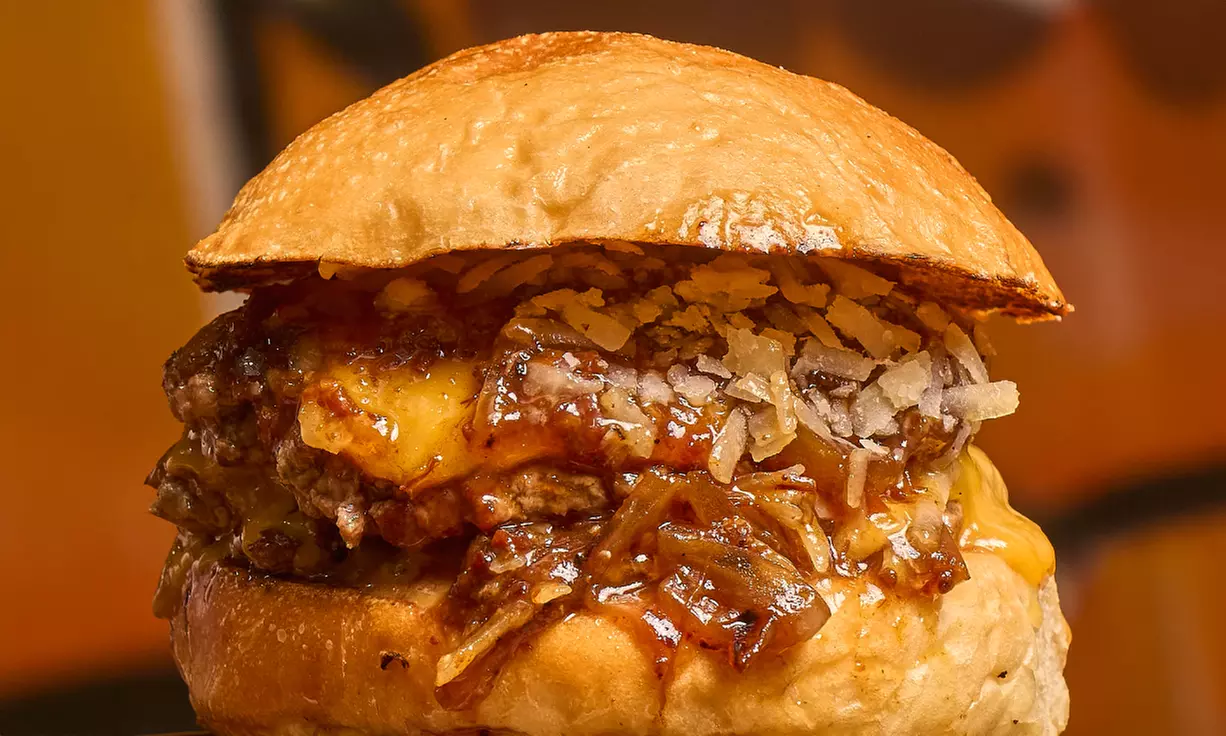 Menú de burgers a elegir con bebida, entrante y postre opcionales