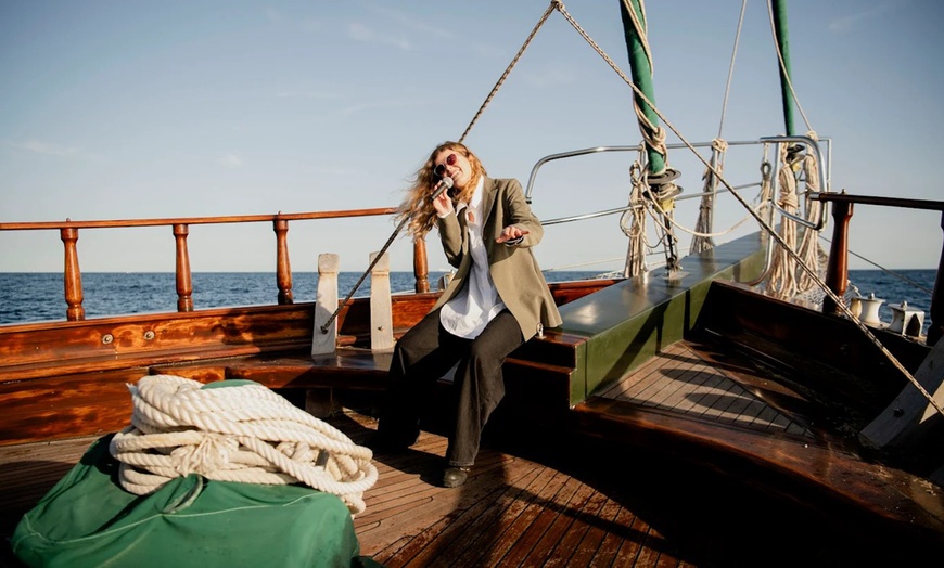 Image 14: Vive una velada mágica a bordo de una goleta de madera para 1 o 2