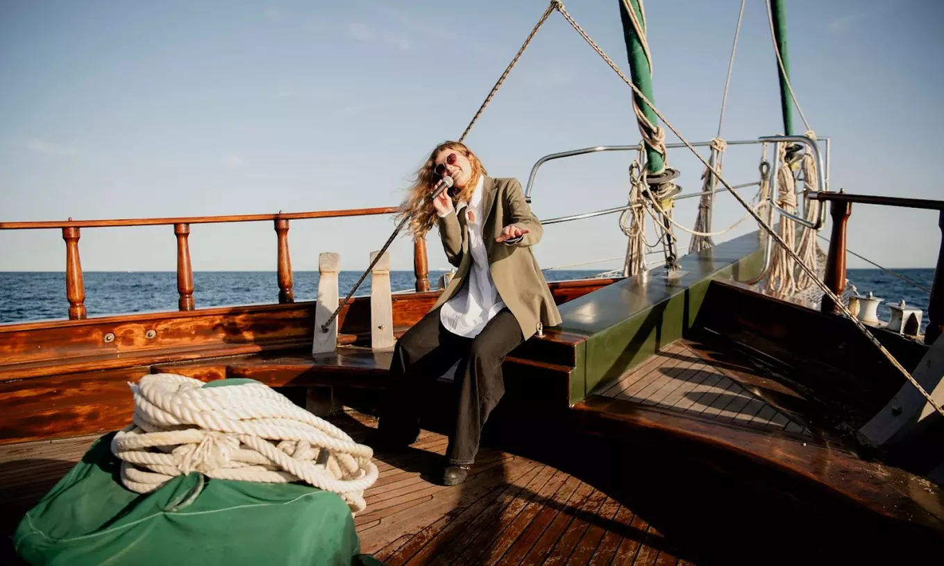 Vive una velada mágica a bordo de una goleta de madera para 1 o 2