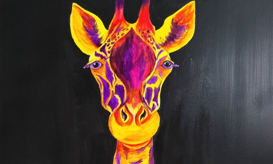 Image 4: Taller de pintura con luces neón, música y vino ilimitado 