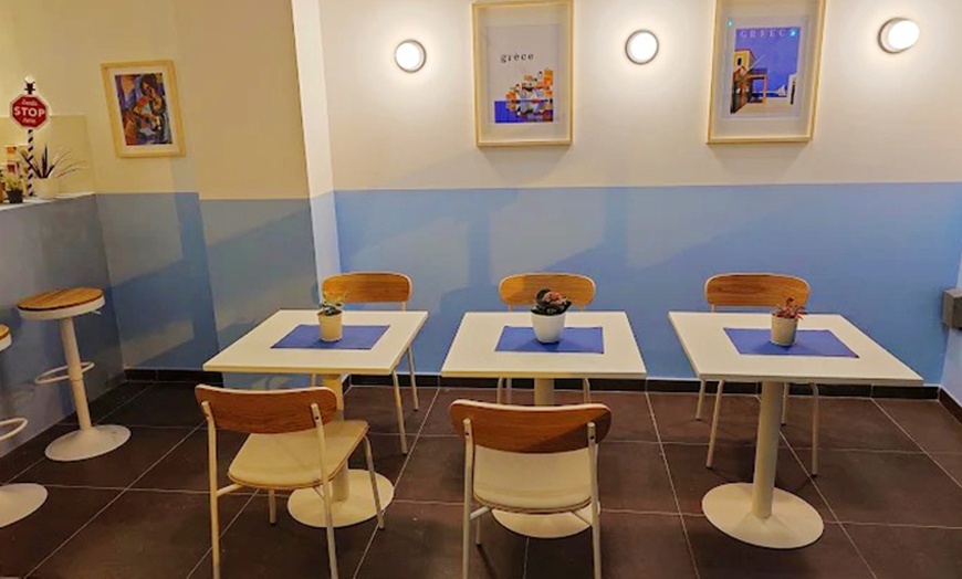 Image 12: Degusta especialidades griegas: menú griego para 2 o 4 personas