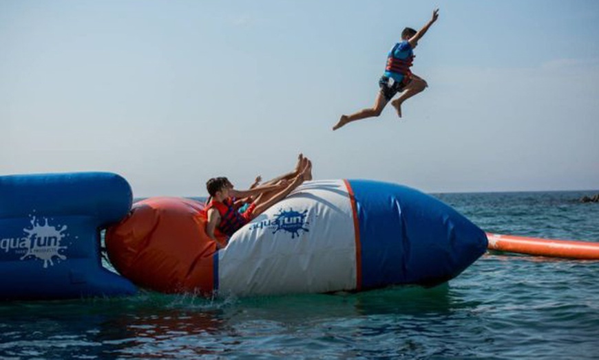 Image 4: Entrada general de 50 minutos a parque acuático en el mar para 1 o 2