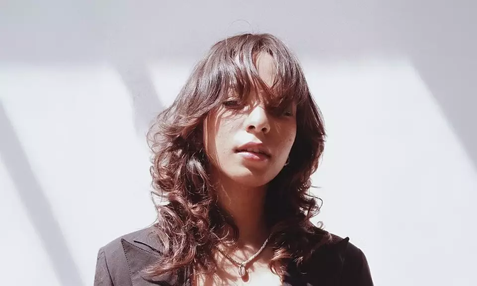 Strähnen inkl. Waschen, Kur und Pflege für 1 Person mit mittellangem oder langem Haar (31% sparen) - Primary Image