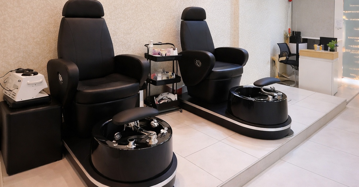Revive Your Hair At Streaks Ladies Salon: Styling, Color & Treatment Revive Your Hair At Streaks Ladies Salon: Styling, Color & Treatment