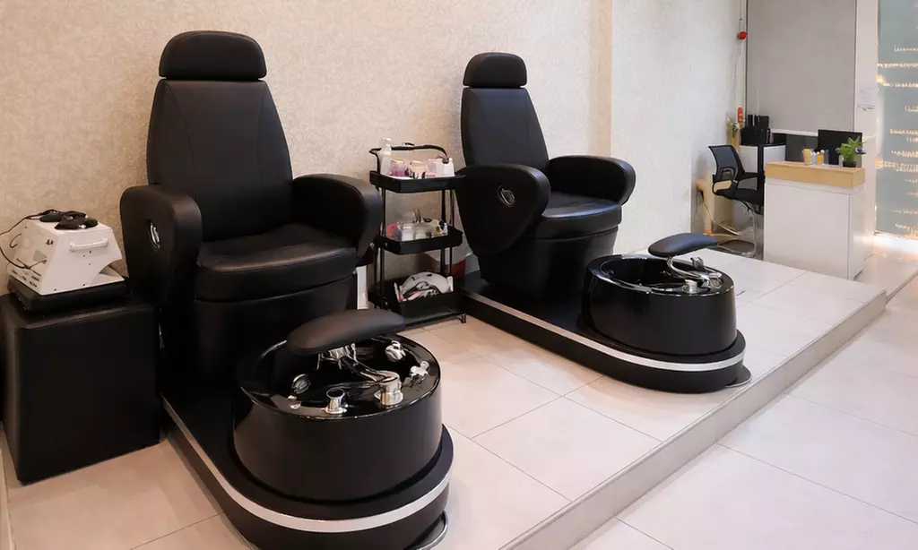 Revive Your Hair at Streaks Ladies Salon: Styling, Color & Treatment