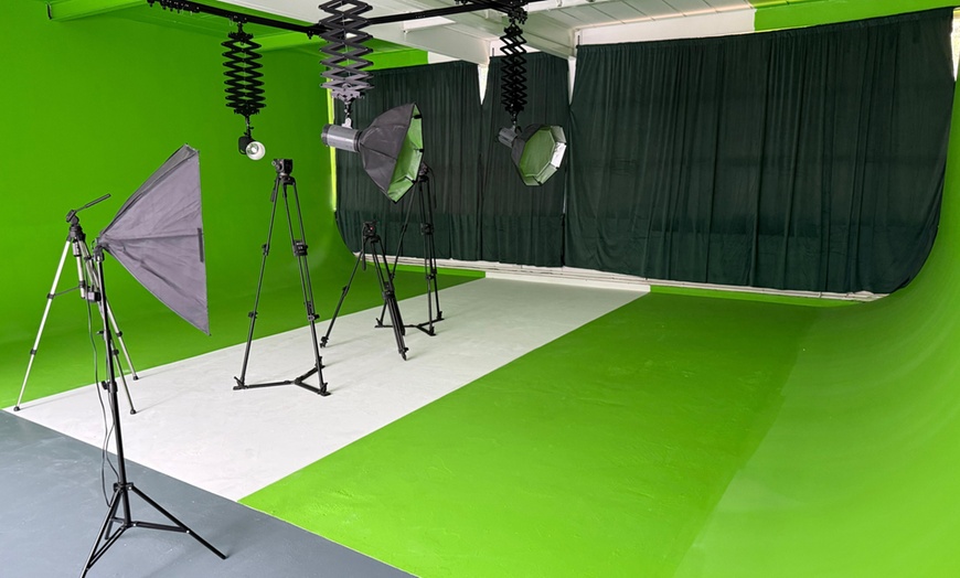 Image 4: Create Stunning Visuals: Photography or Green Screen Space