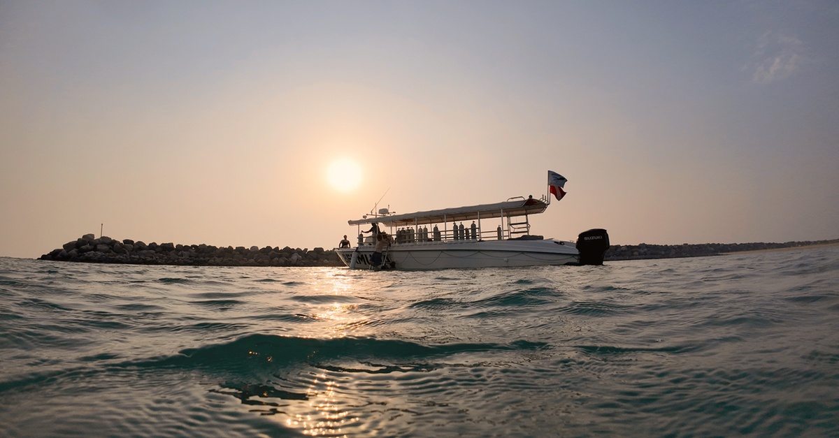 Discover Scuba Diving In Dubai – Guided Boat Dive Experience Discover Scuba Diving In Dubai – Guided Boat Dive Experience