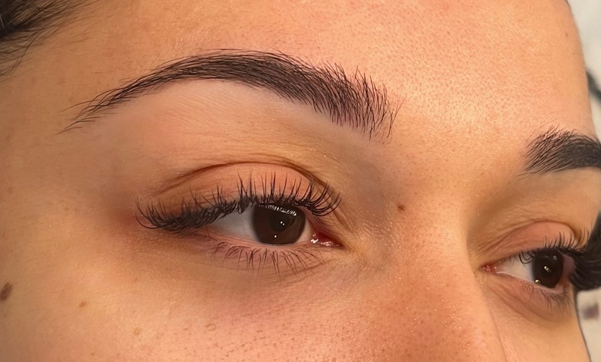 Image 5: Classic or Hybrid Full Set Lash Extensions