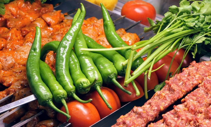 Image 13: Grillades mixtes à partager dans un steakhouse chaleureux