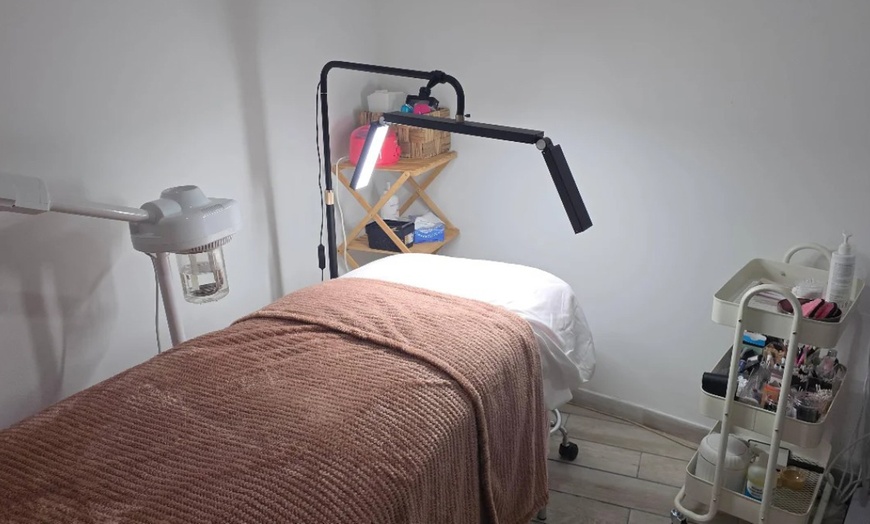 Image 2: Regard sublimé chez Milona Beauté pour des sourcils et cils au top