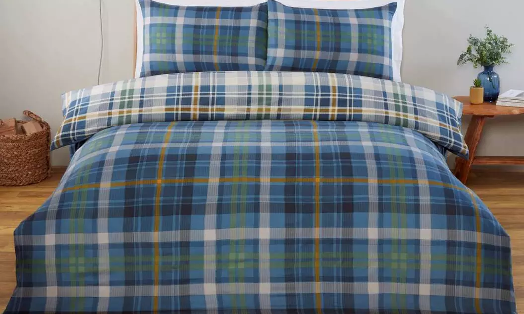 Reversible Plaid Complete Bedding Set - Primary Image
