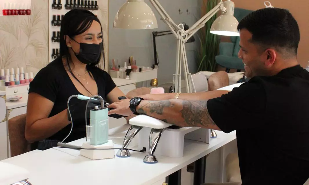 Manicura y o pedicura en Beleza & Co
