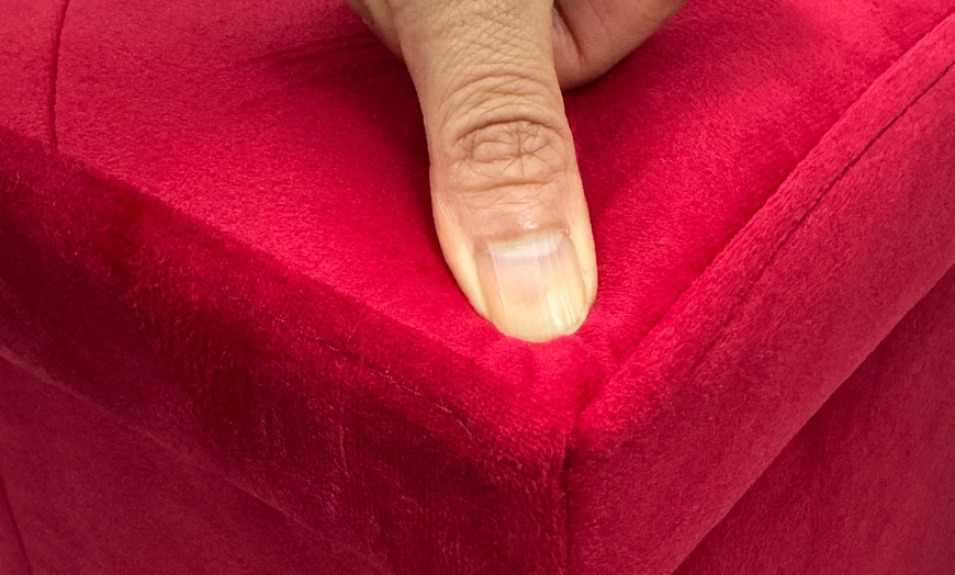 Image 9: Pouf carré de 38 cm en velours Milo