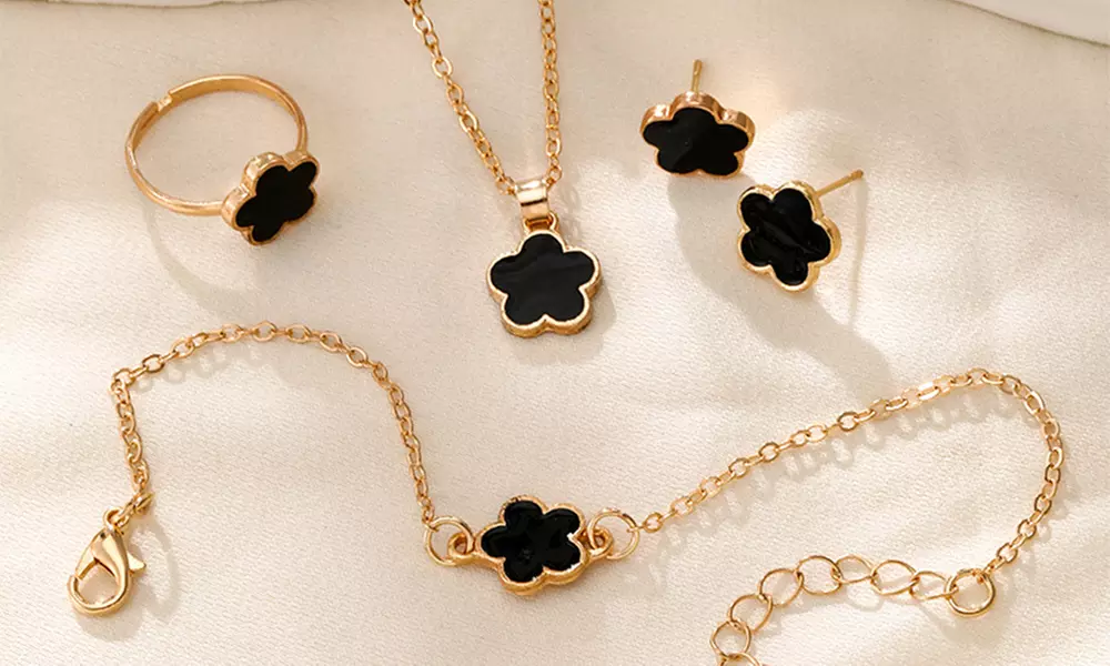 4-teiliges Schmuck-Set mit 5-Blatt-Klee-Design