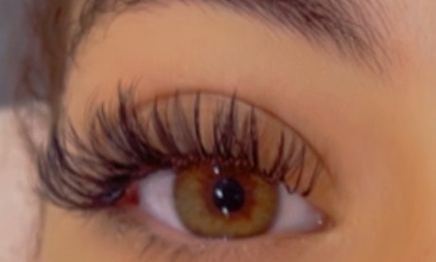 Image 7: Pose d'extensions de cils au choix