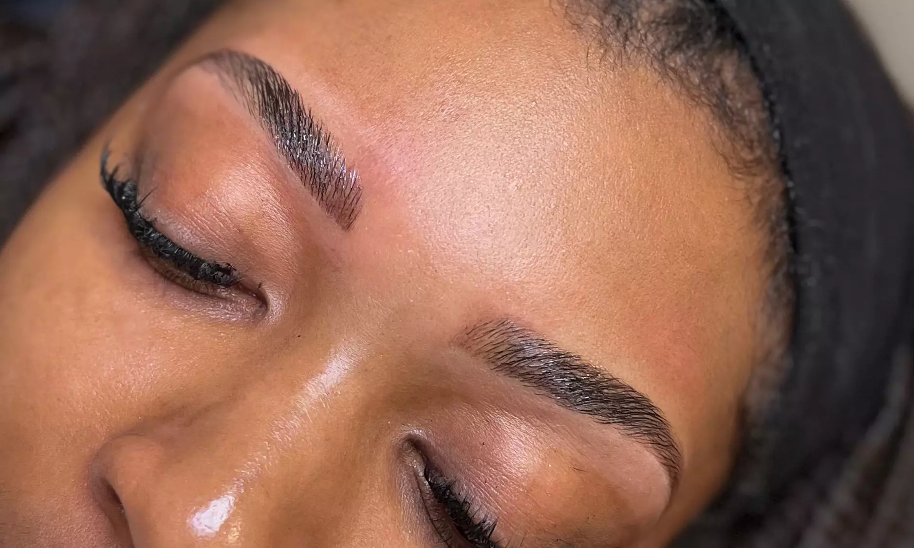 Perfectly Shaped Brows with Brow Lamination, Tint & Sculpt