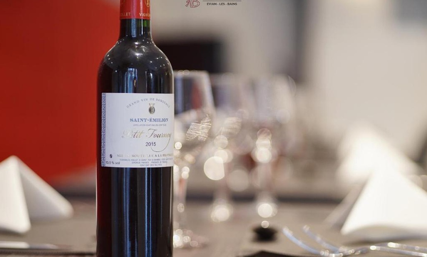 Image 5: Évian-les-Bains : chambre double avec pdj, repas & boissons en option