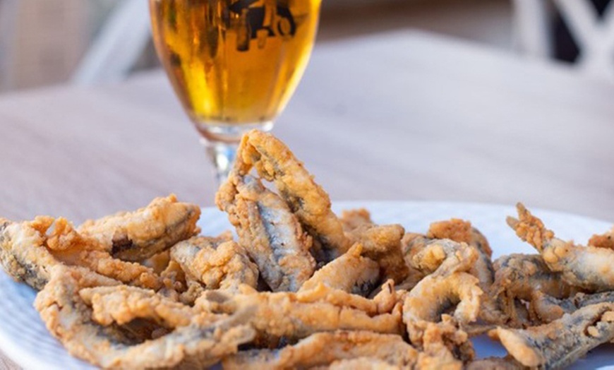 Image 1: Del mar a la mesa: menú de pescaíto malagueño para 2 o 4 personas