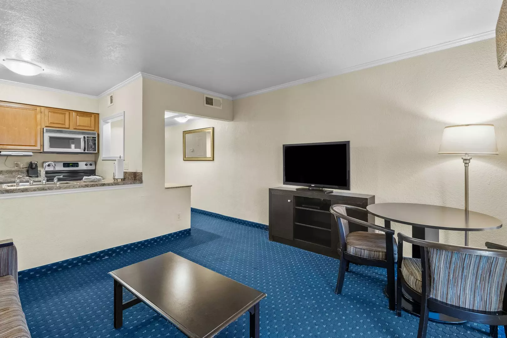 Sailport Waterfront Suites: Your Gateway to Bayside Serenity
