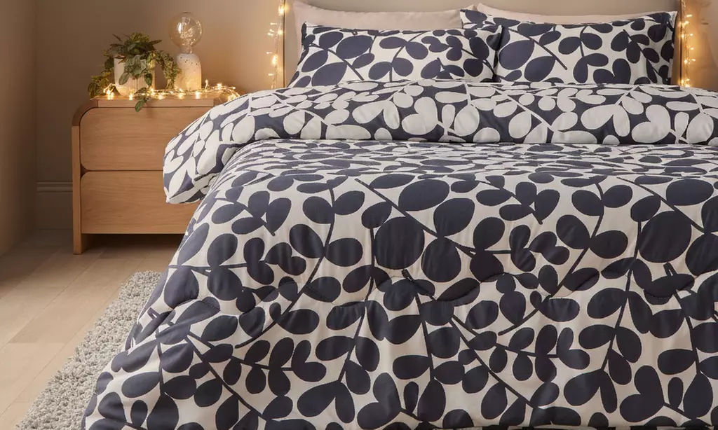 Silentnight 10.5 Tog Leaf Print Reversible Coverless Duvet Set