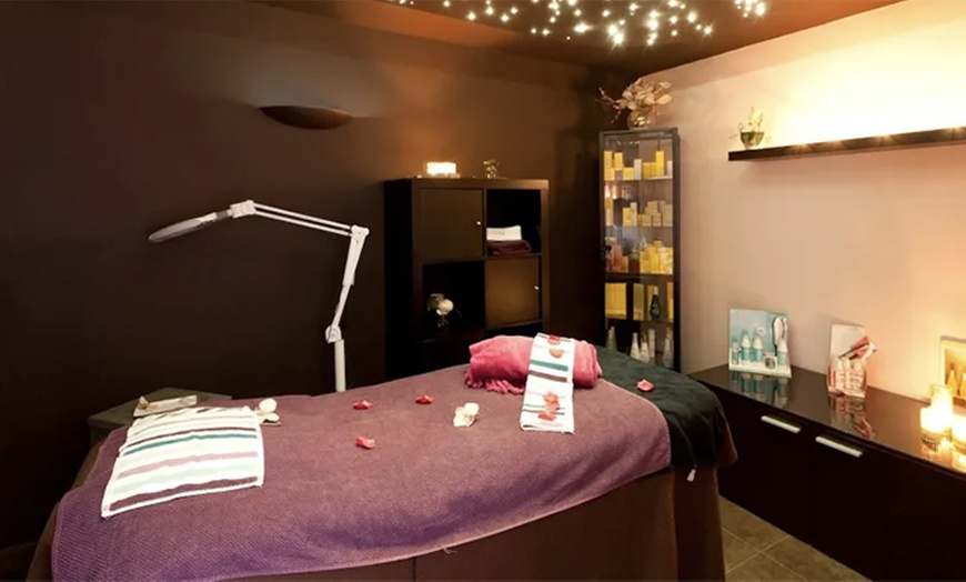 Image 2: Parenthèse beauté et modelages : soins visage éclat et rituels détente