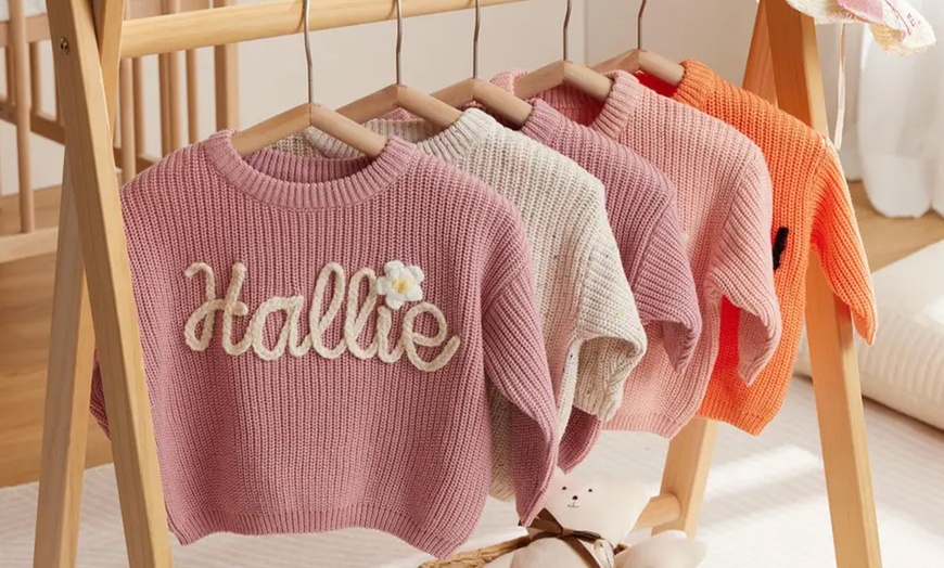 Image 10: Un pull unique brodé pour bébé
