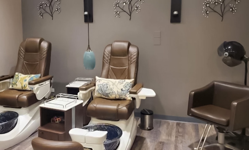 Image 2: Smooth Skin with One, Three, or Five Brazilian/Bikini Waxing Options