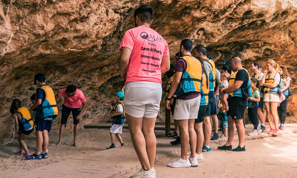 Rafting turístico por el río Segura en el cañón de Almadenes