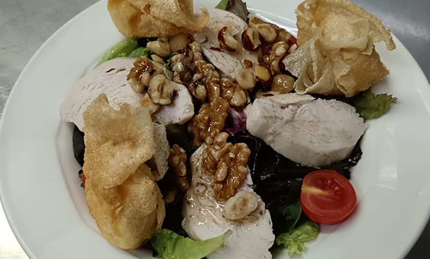 Image 3: Menú mediterráneo para 2 con postre y opción a botella de vino