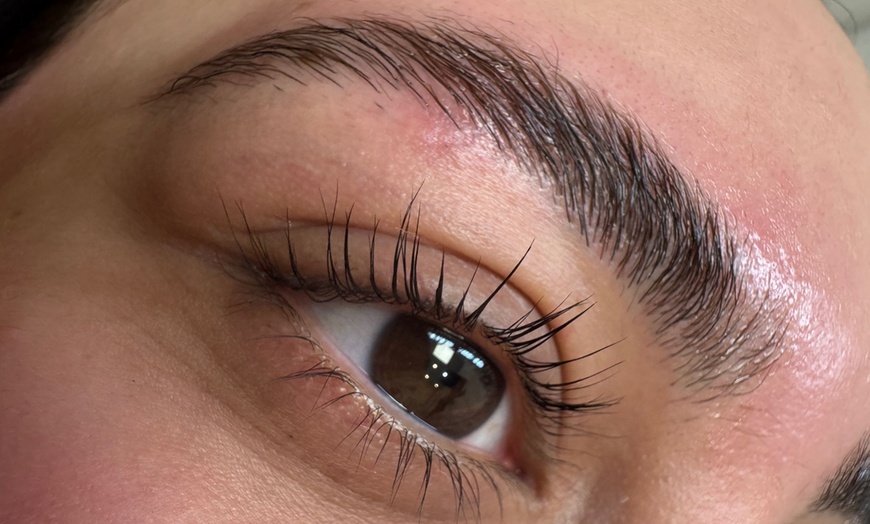 Image 3: Up to 64% Off on Eyelash Extensions at Le Royal Beauty & SPA Centre