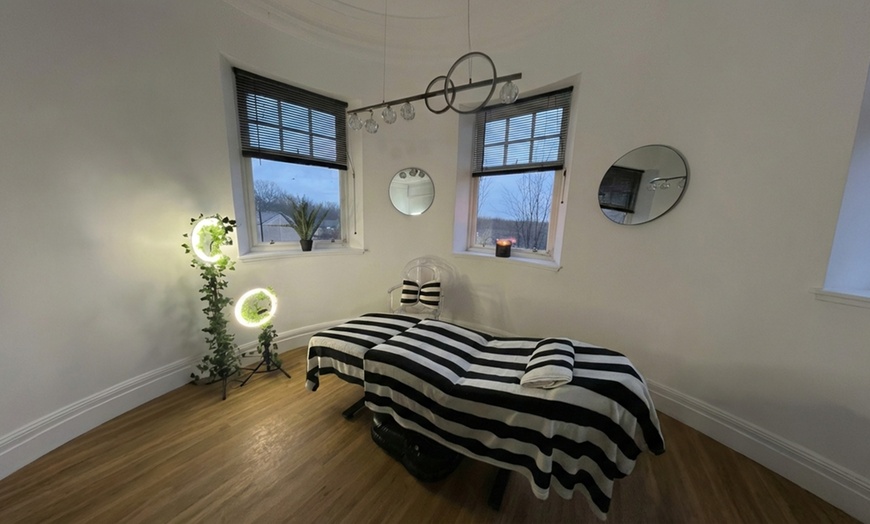 Image 2: Unwind with a 60-min Choice of Deep Tissue or Hot Stone Massage