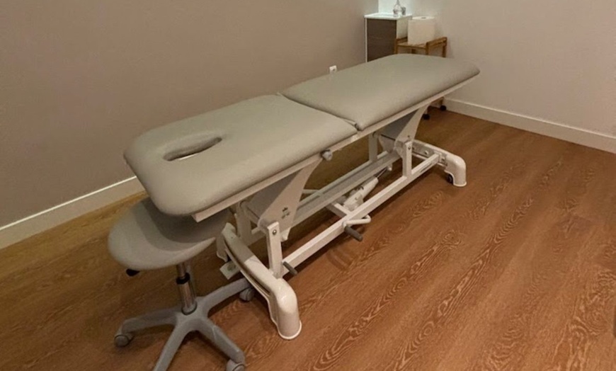 Image 6: Hasta 5 sesiones de 1 hora de masaje a elegir para 1 persona