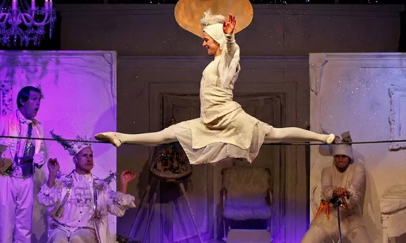 1 Ticket für „Die Aristokraten“ vom 30.04. bis 03.05.