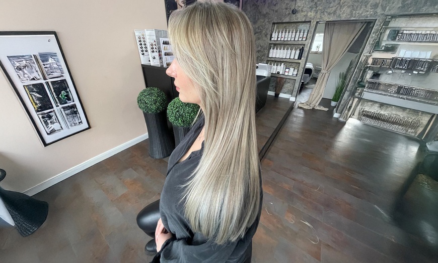 Image 3: Damen-Haarschnitt, opt. mit Strähnen & Glossing, Farbe oder Balayage 