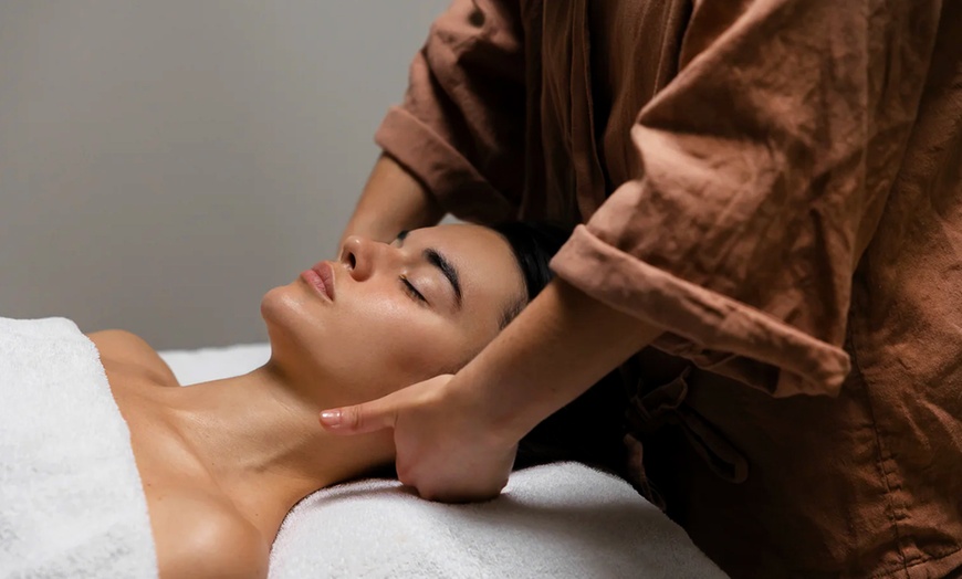 Image 3: Massage relaxant avec soin du visage en option chez L'Instant Doux