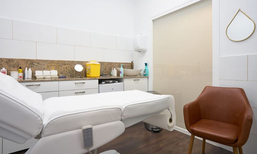 Image 6: Polinucleotidos en todo el rostro o contorno de ojos