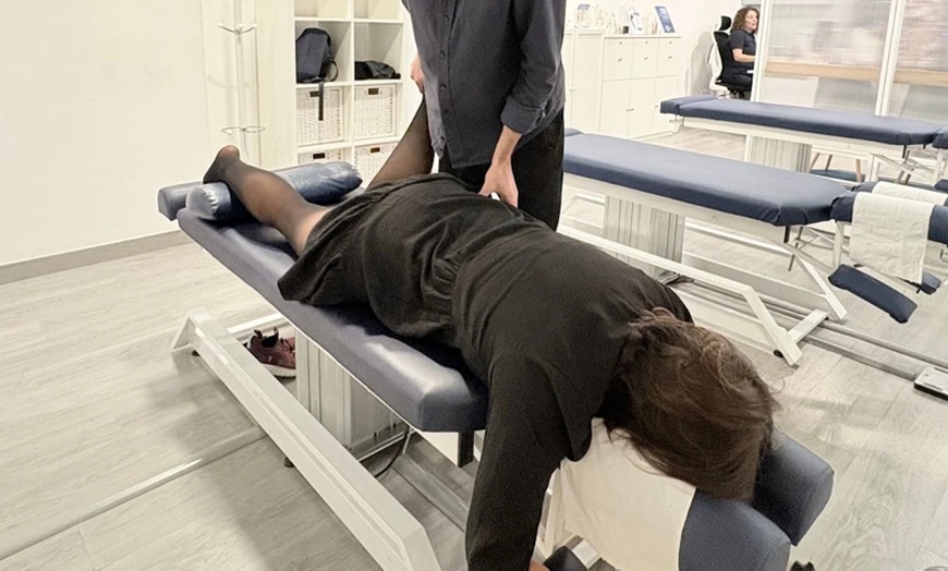 Image 8: Examen postural y ajuste quiropráctico con termografía