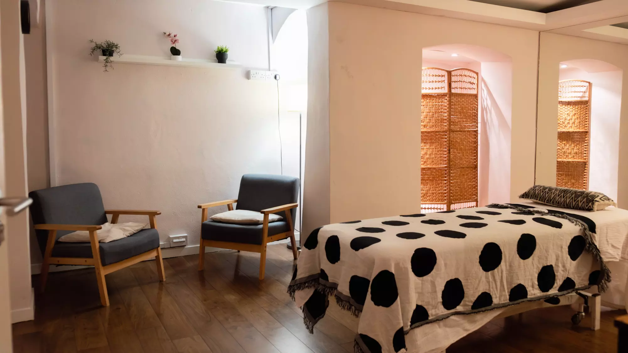 Glow & Renewal: Gua Sha Facial — 60 or 75 Minute Session