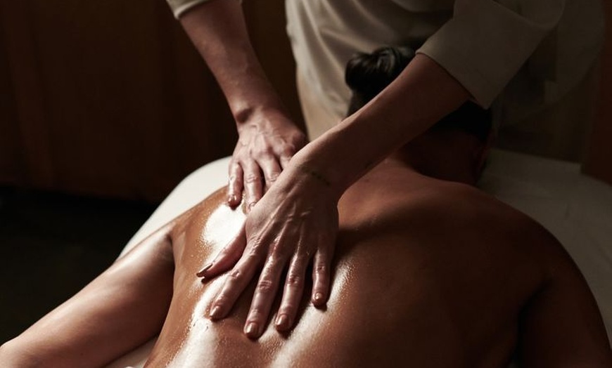 Image 7: Discover Serenity with a 45-60 Min Indian Back,Neck & Shoulder Massage