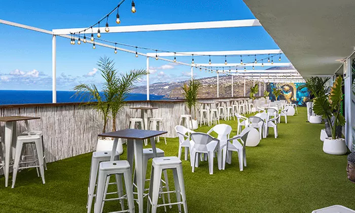Acceso con comida y bebida a rooftop con opción a mojito para 2