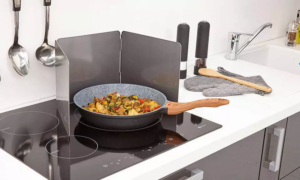 Edelstahl-Spritzschutz mit 3 klappbaren Klappen; Antihaftbeschichtung - Primary Image