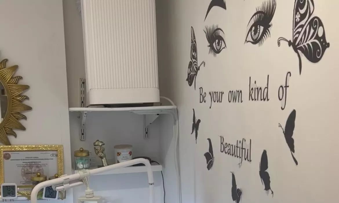 Get a Glossy Finish w/ Full Set Classic, Wet/Volume Eyelash Extensions + Wax Options @KlashLab (Up to 57% Off) - Primary Image