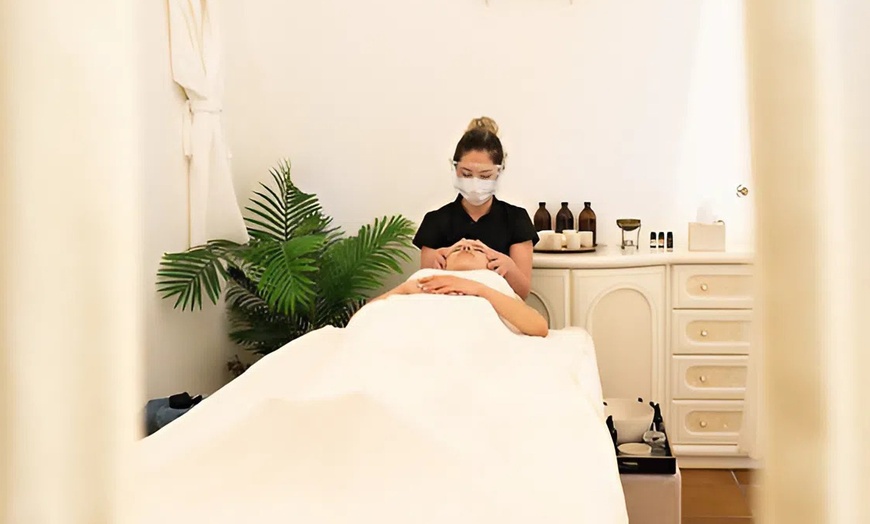 Image 5: Masajes con aromaterapia, aceites y ritual premium